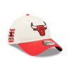 NEW ERA NBA CHICAGO BULLS DRAFT 9TWENTY STRAPBACK CAP CREAM/RED