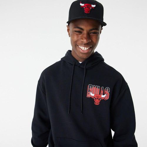 NEW ERA PULOVER SKYLINE GRAPHIC OS HOODY CHICAGO BULLS BLACK M